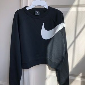 Black and white nike crop top